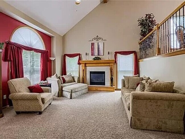 Foto del edificio - 4 Bedroom Single Family Home in Blue Springs