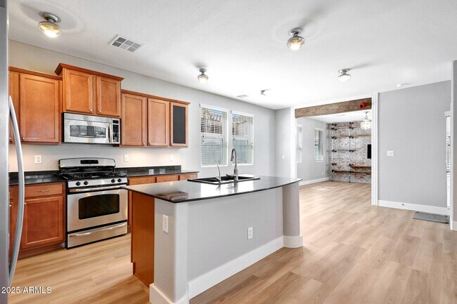 Foto del edificio - 21134 W Green St