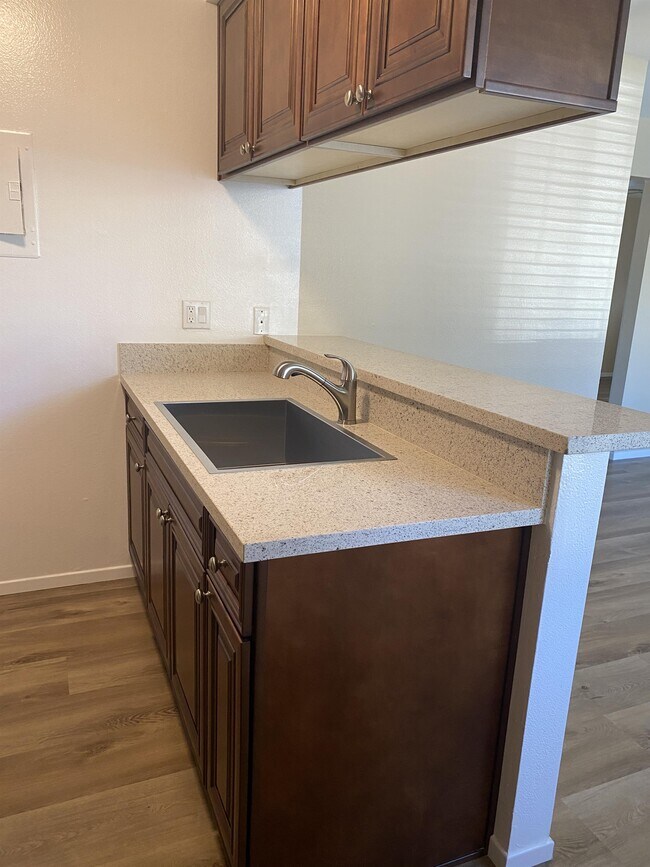 Foto del edificio - 2644 Yardarm Ave