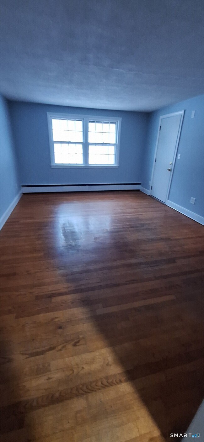 Building Photo - 10 Carpenter Rd