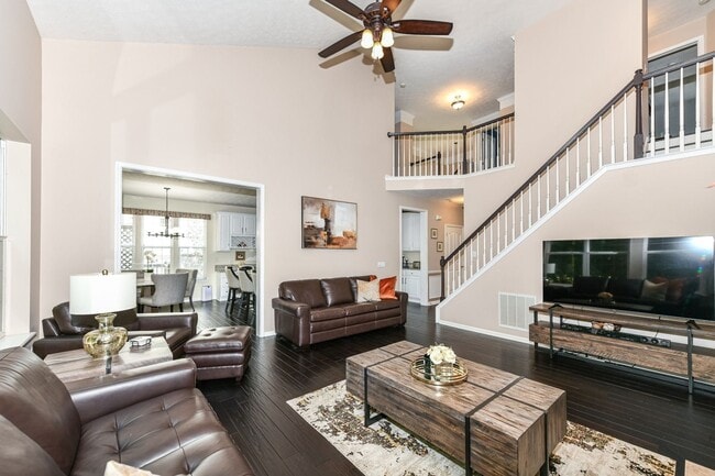 Building Photo - Beautiful 4 Bedroom Single Family Home Rec...