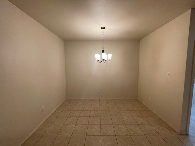 Building Photo - Stunning Quad Located On A Cul-De-Sac Near...