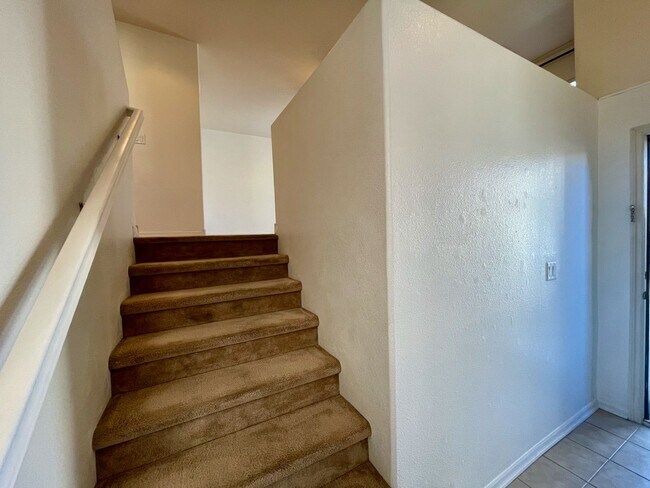 Building Photo - GATED 4 BED 3 BATH 3 FLOOR 2 CAR GARAGE SI...