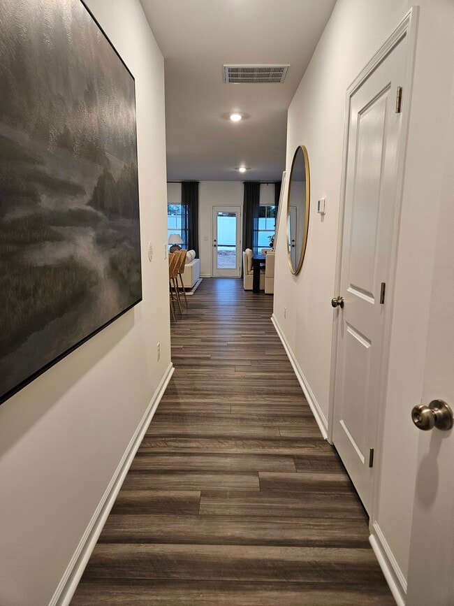 Building Photo - 868 Pilot St