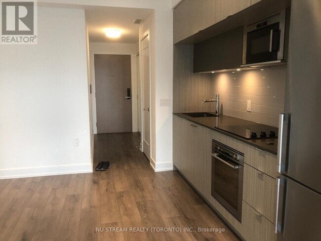 Photo du bâtiment - 575-2575 Bloor St E