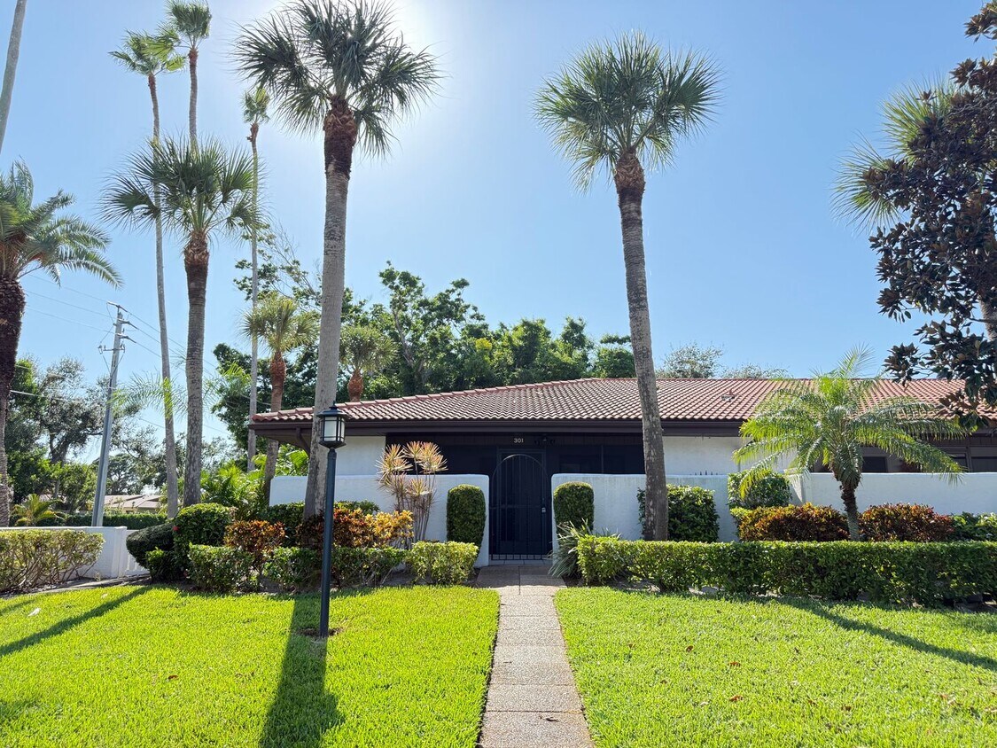 Foto principal - IMG Golf Course 2/2 Condo at Valencia Gard...