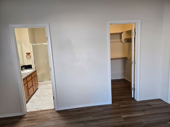 Building Photo - 2023 N Glennfield Pl