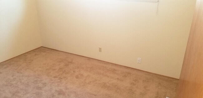 Building Photo - 1553 Riverside Dr