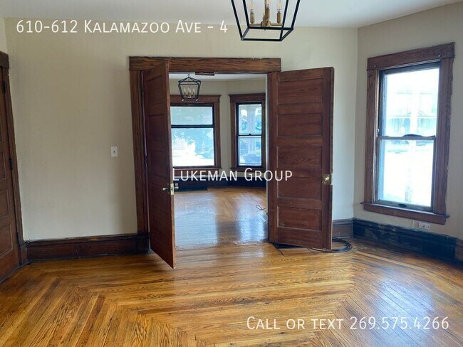 Foto del edificio - 610-612 Kalamazoo Ave-4