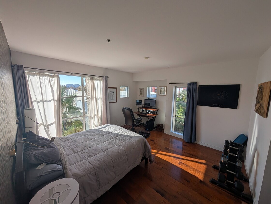 Foto principal - 97 E Saint James St