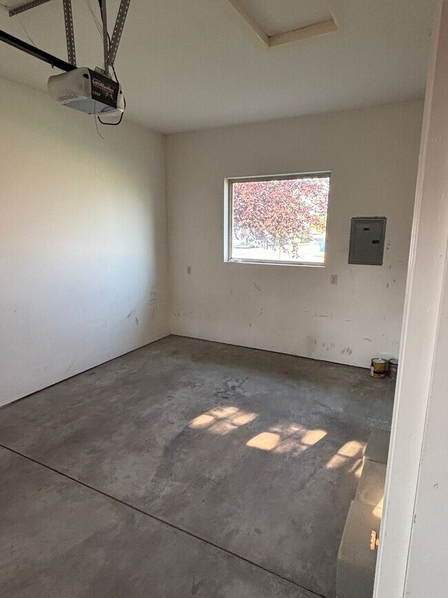Foto del edificio - Beautiful Unit near Costco
