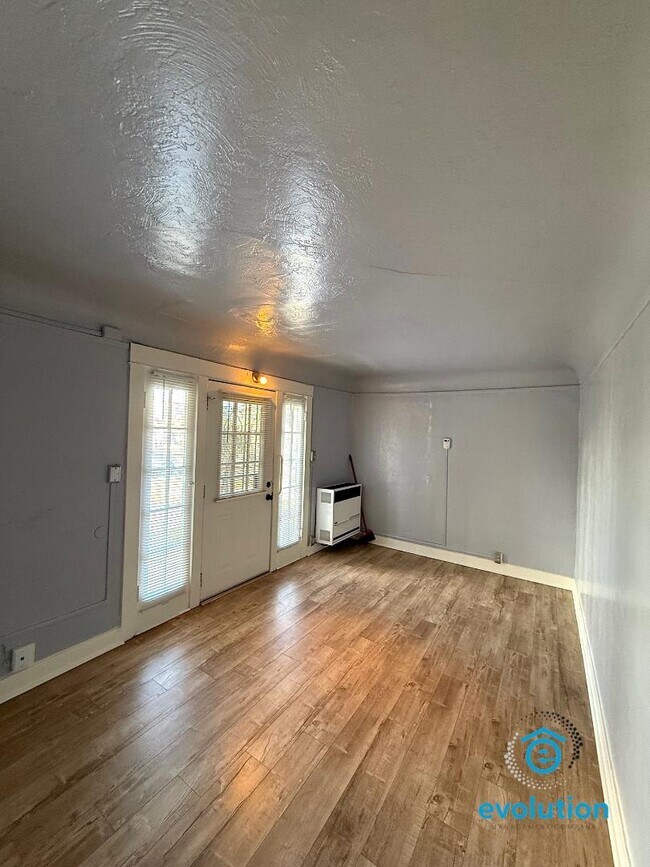 Foto del edificio - 406 E Plaza Blvd