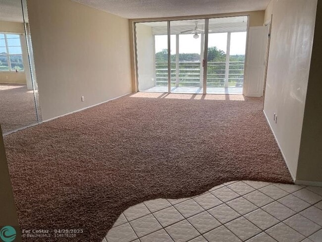 Building Photo - 605 Oaks Dr