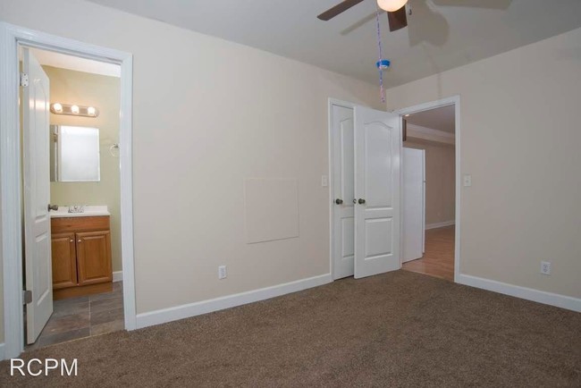 Foto del edificio - 805 Lessman Cir SW