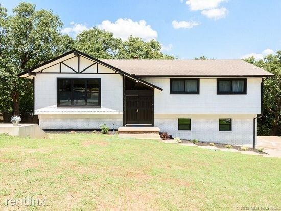 Primary Photo - 3 br, 2.5 bath House - 6827 W 35th Pl