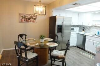 Foto del edificio - 5576 W Rochelle Ave.