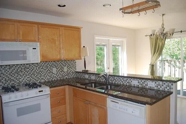 Foto del edificio - 16847 NW Oak Creek Dr