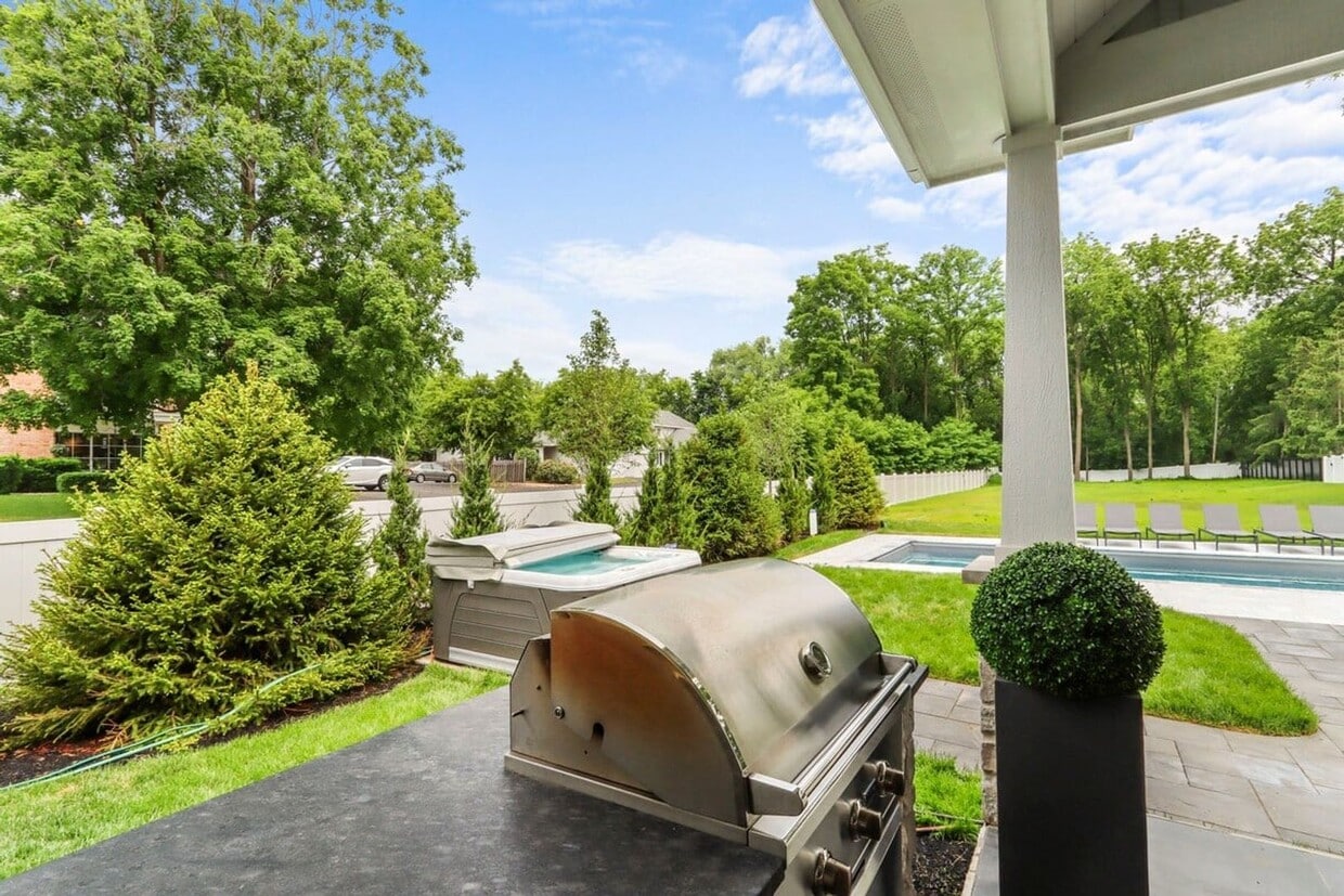 Building Photo - Downtown Lake Geneva Furnished Home with Pool & Patio Available for Monthly & Mid-Term Rentals