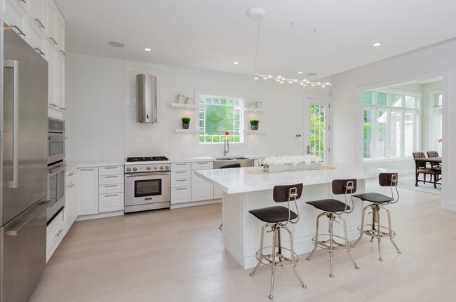 Building Photo - 74 Post Ln