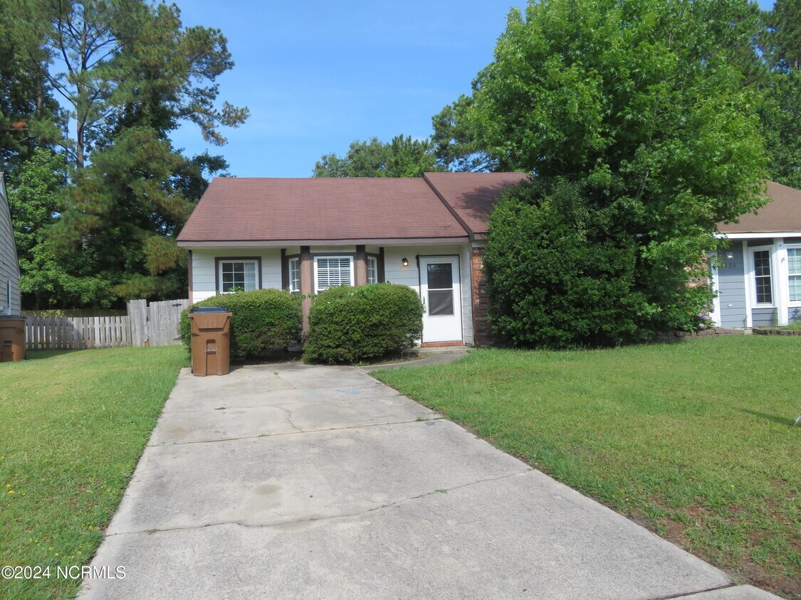 Primary Photo - 2133 Rolling Ridge Dr