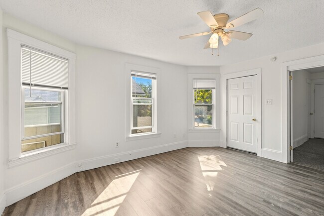 Foto del edificio - 1714 Castle Ave