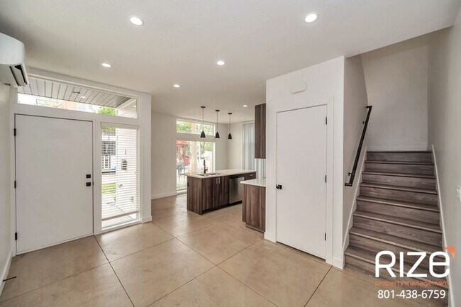 Building Photo - 841 S 200 W