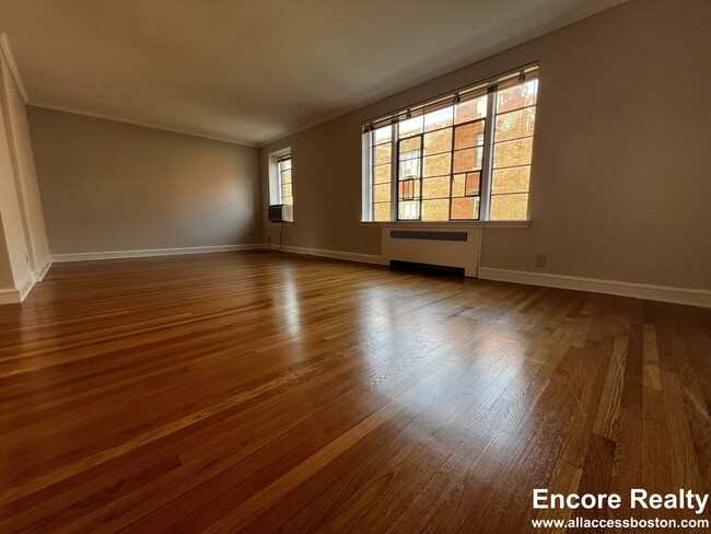 Building Photo - 105 Longwood Ave