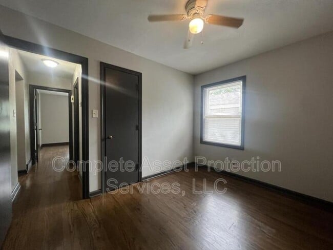 Building Photo - 417 Belden St