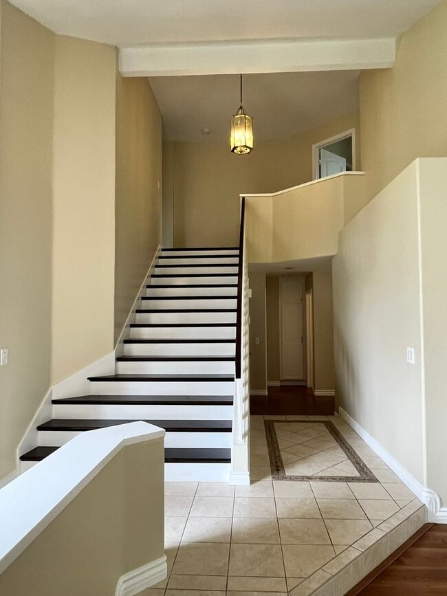 Foto del edificio - Two Story Stunner in RSM, Now Available!