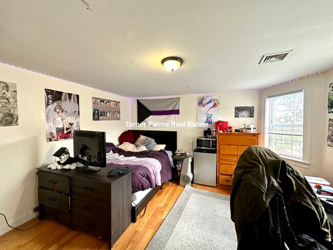 Foto del edificio - 107 Fisher Ave