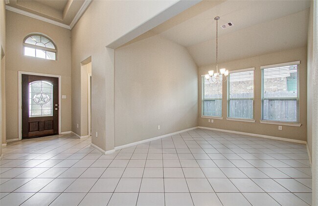 Foto del edificio - 15702 Whisper Woods Dr