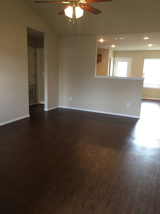 Building Photo - 3432 Alliance Dr