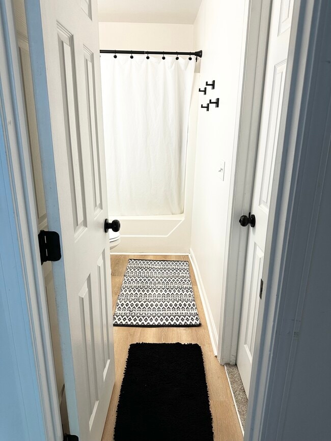 Building Photo - 4233 Sequoia Ct