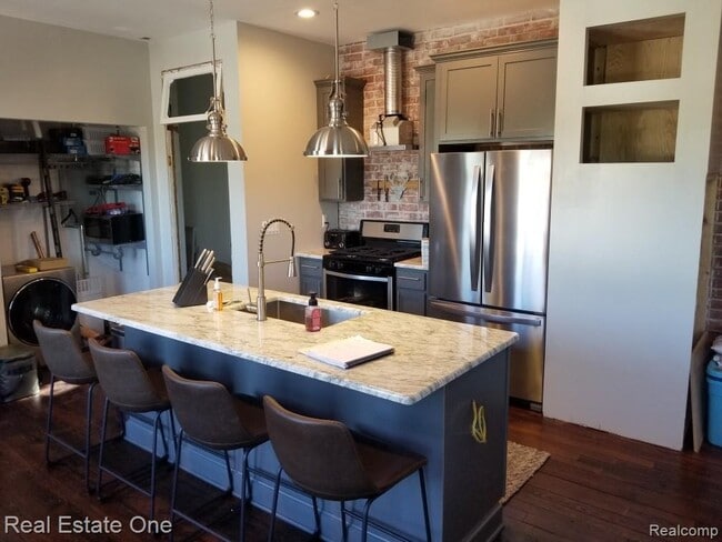 Building Photo - 422 Mill St