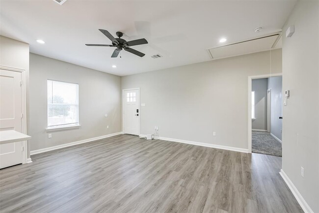 Building Photo - 4405 Mallow St