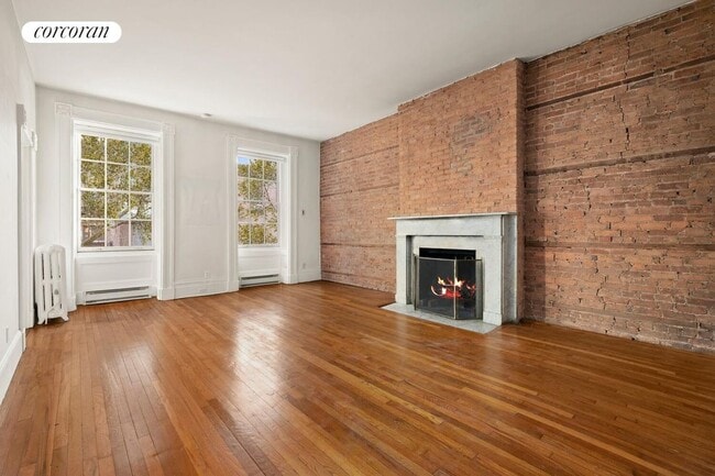 Building Photo - 37 Bank St