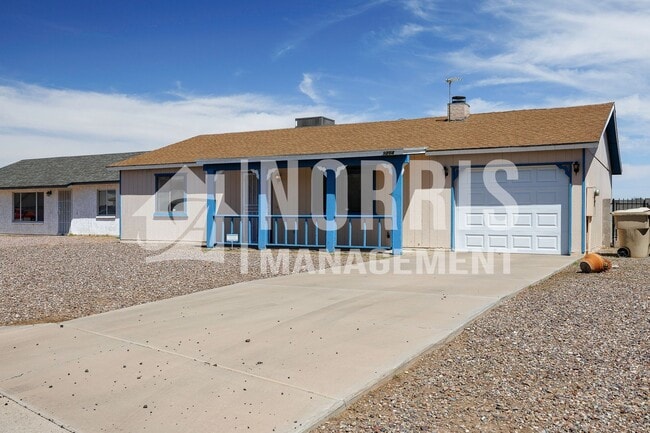 Foto del edificio - Charming Home with Private Backyard