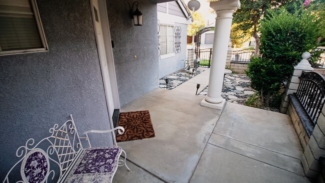 Building Photo - 16382 Applegate Dr