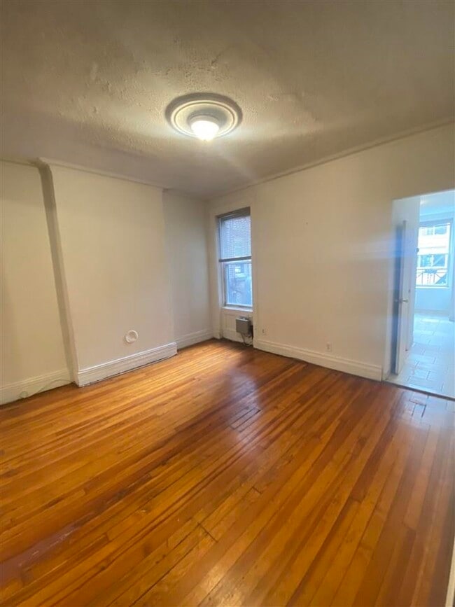 Building Photo - 112 14th St