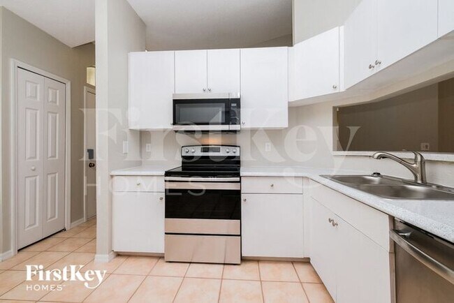 Foto del edificio - 3131 Valley Vista Cir