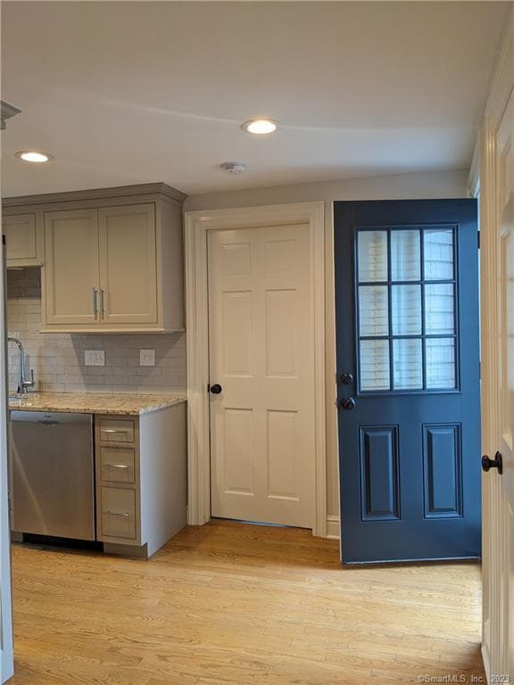Building Photo - 21 Cove Ave