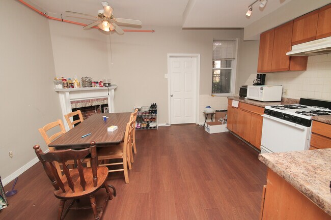 Foto del edificio - 4129 Woodland Ave