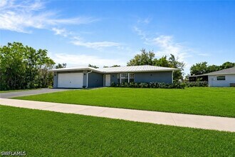 Building Photo - 2250 Poinciana St