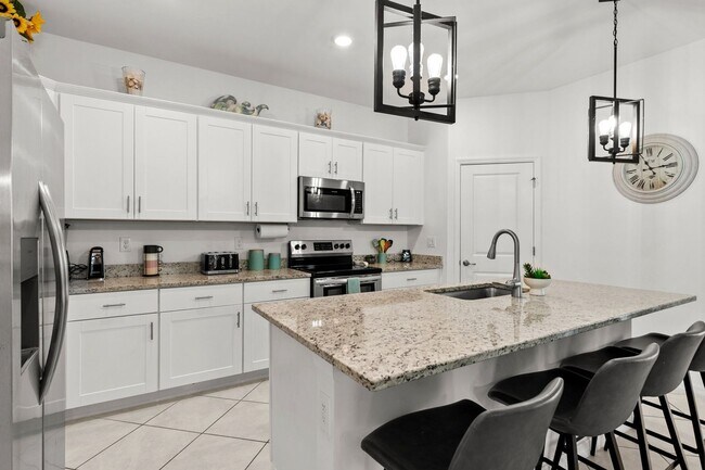 Foto del edificio - Spacious 4BR House in Port Charlotte
