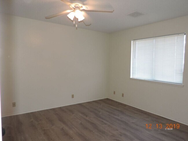 Building Photo - SUN433