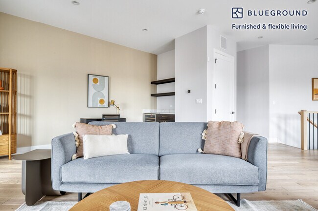 Foto del edificio - 2034 N Avondale Ave