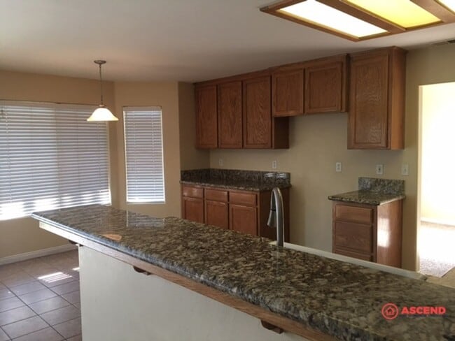 Building Photo - Amazing 5 Bedroom Home In Southwest!