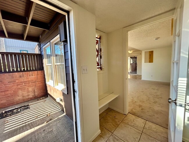 Building Photo - SHORT TERM RENTAL! 3Br/2Ba Condo in the Heart of Boulder
