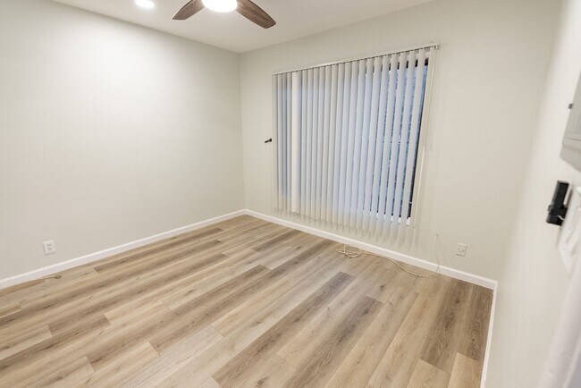 Interior Photo - 7044 Lanewood Ave