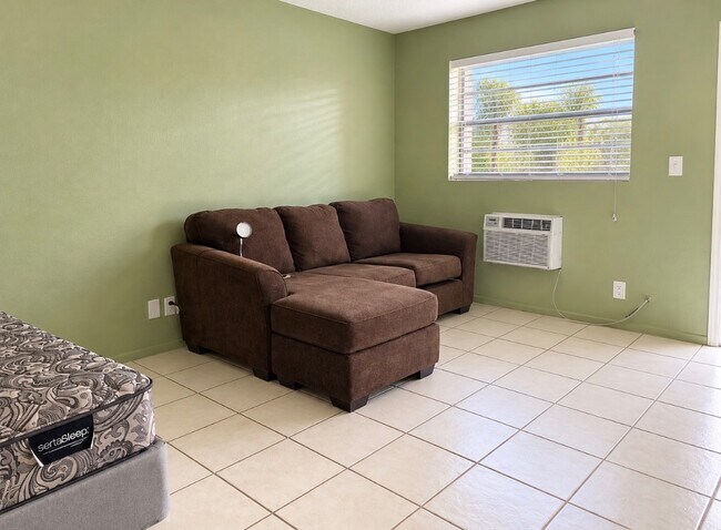 Foto del edificio - 5845 NW 19th St